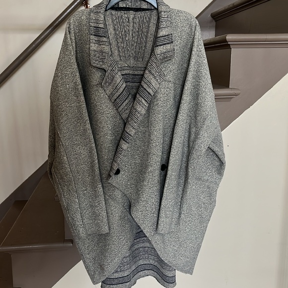 Burton poncho style sweater - Picture 2 of 6